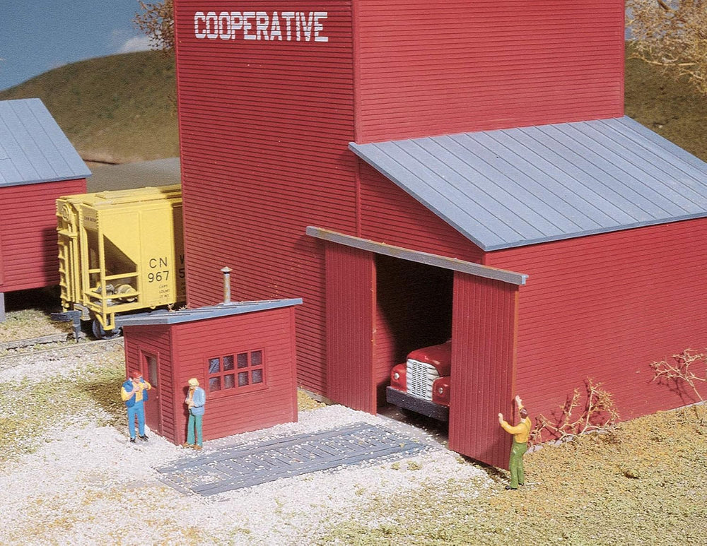 Walthers Cornerstone Farmer's Co-op Rural Grain Elevator 933-3238 N Scale...