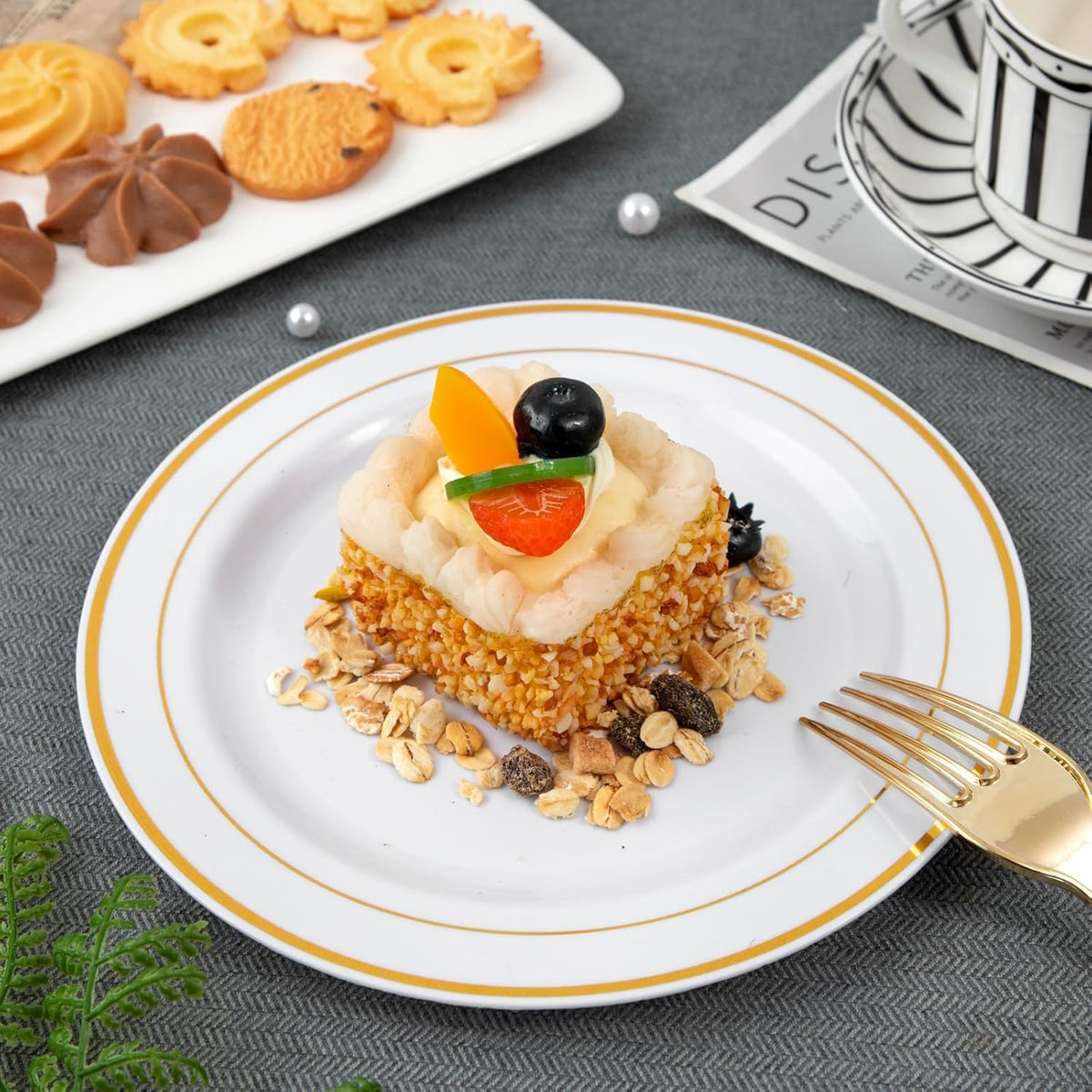 wellife 144pcs gold dessert plates, 7.5 inch plastic, side view