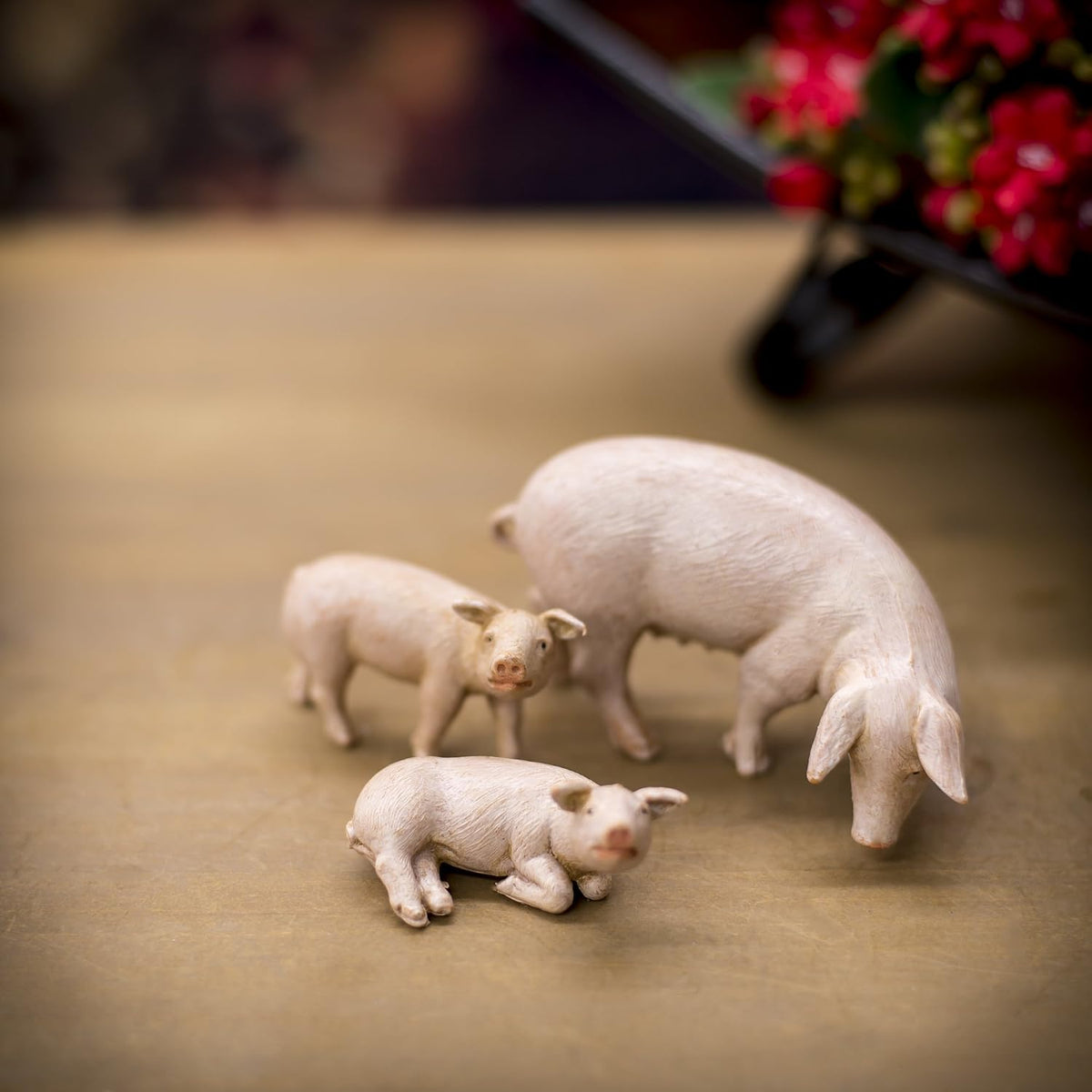 fontanini by roman inc., pig family, 5" animals, close-up detail
