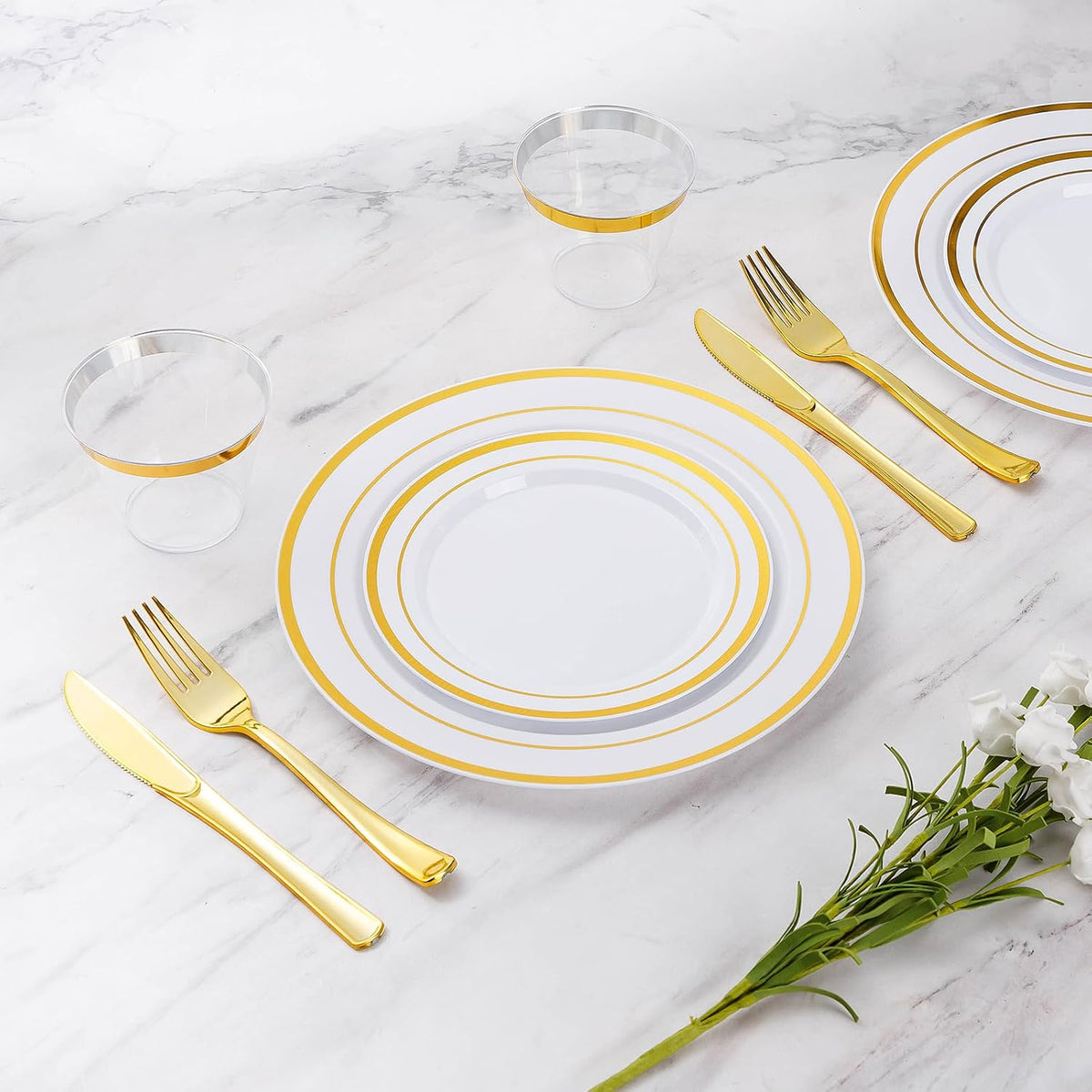 goodluck 600 pieces gold disposable plastic plates for shown in use