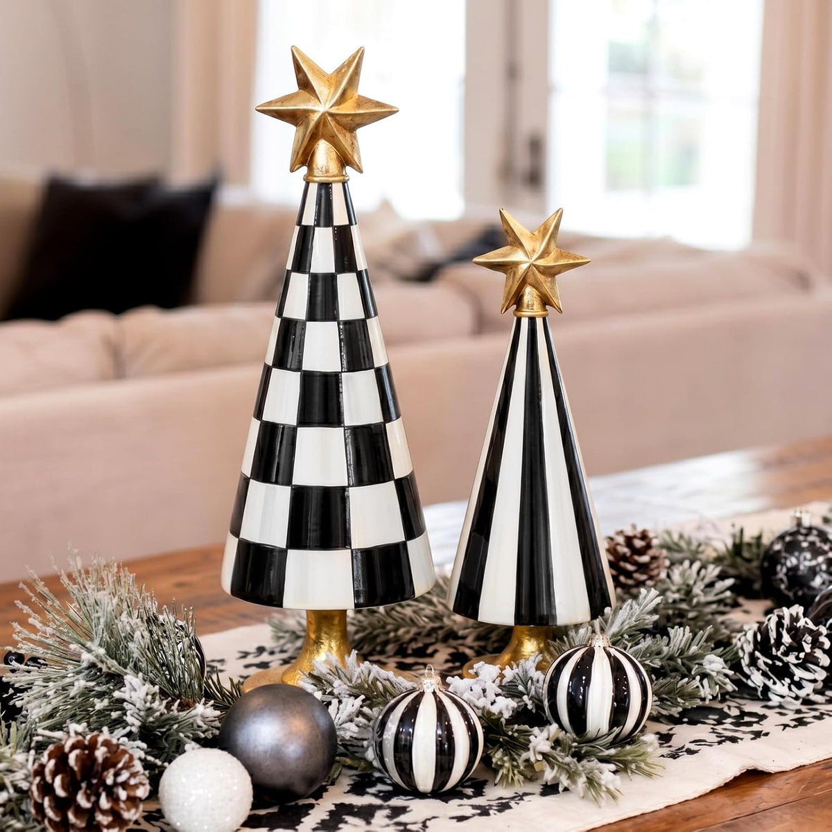Chumia 2 Sets Christmas Tree Figurines with Star Black and White Decor