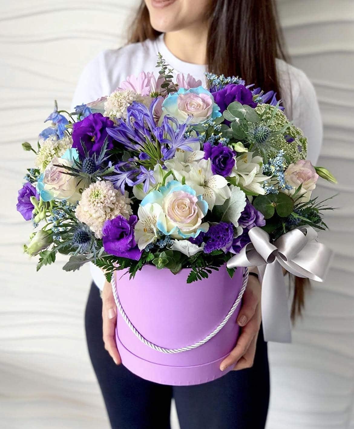 unikpackaging premium quality round flower box, gift boxes, close-up detail