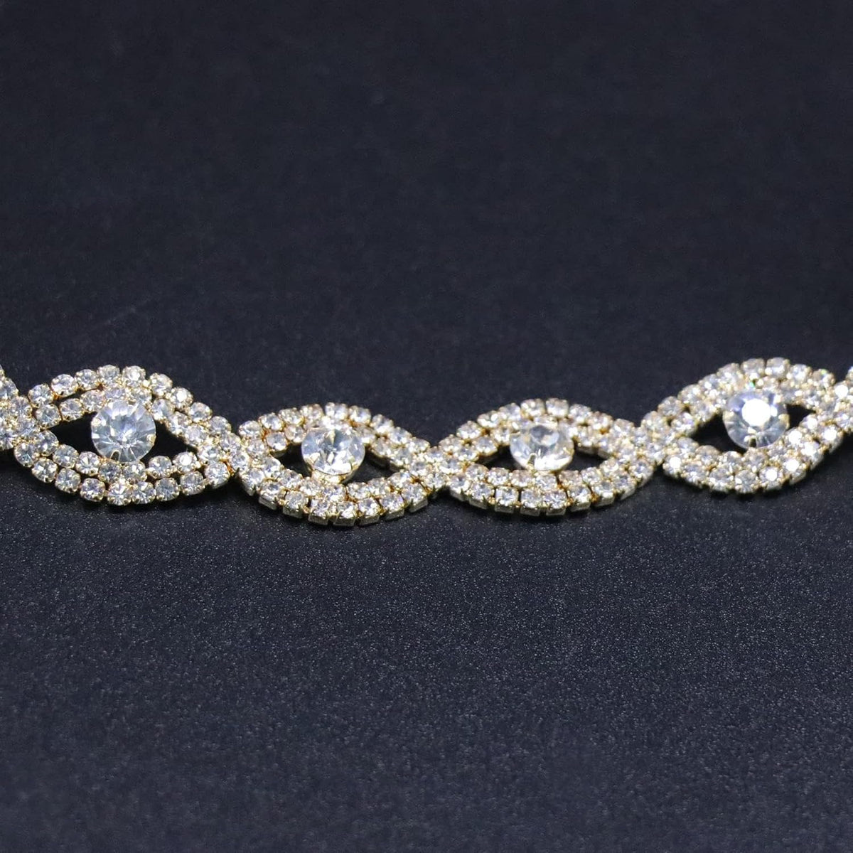 jerler 2 yards crystal 2mm rhinestone trim close, close-up detail