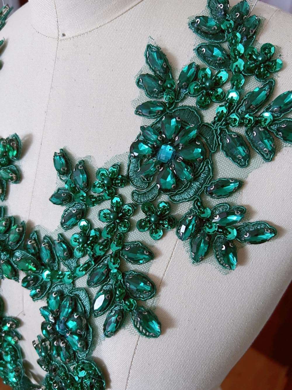 1 Pair Rhinestones Lace Applique Accessories Handsewing Glass Beads Stones Trim Patches for DIY Girl Wedding Dress Decorations (Deep Green)