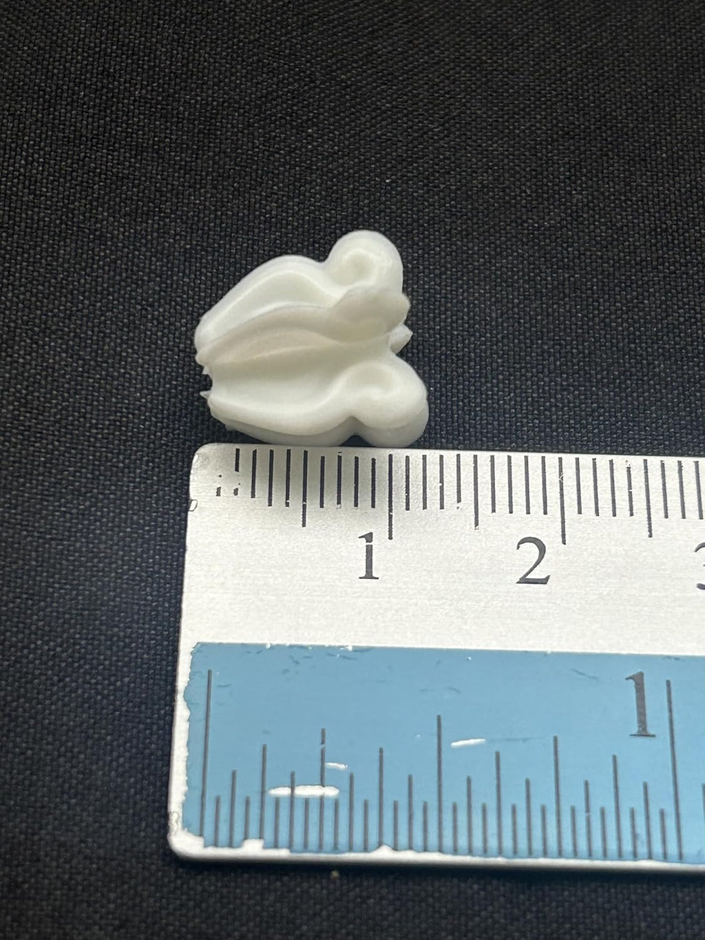 medium plastic crown flower beads for jewelry making, close-up detail