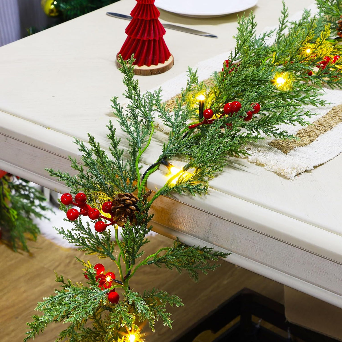 Lulu Home 9FT Pre-lit Christmas Garland, 30 LEDs